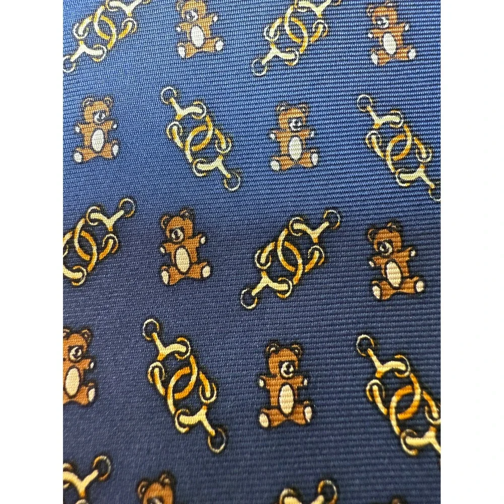 Animal Magic color blue